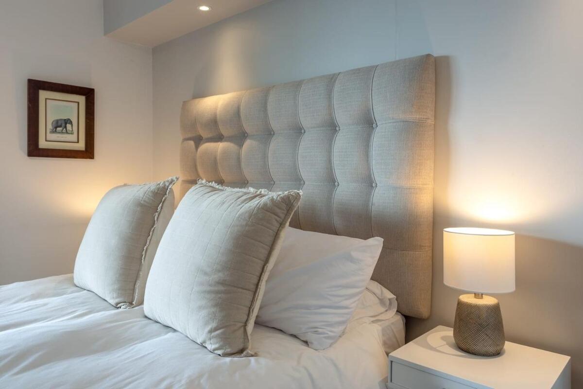 Tranquil, Spacious, Quiet Trendy With A View Apartment Cape Town