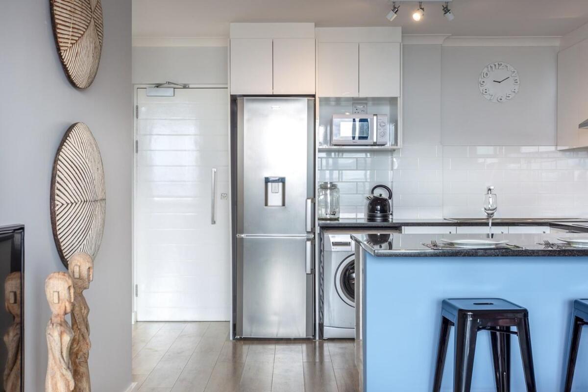 Tranquil, Spacious, Quiet Trendy With A View Apartment Cape Town