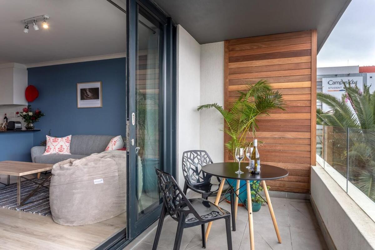 Tranquil, Spacious, Quiet Trendy With A View Apartment Cape Town