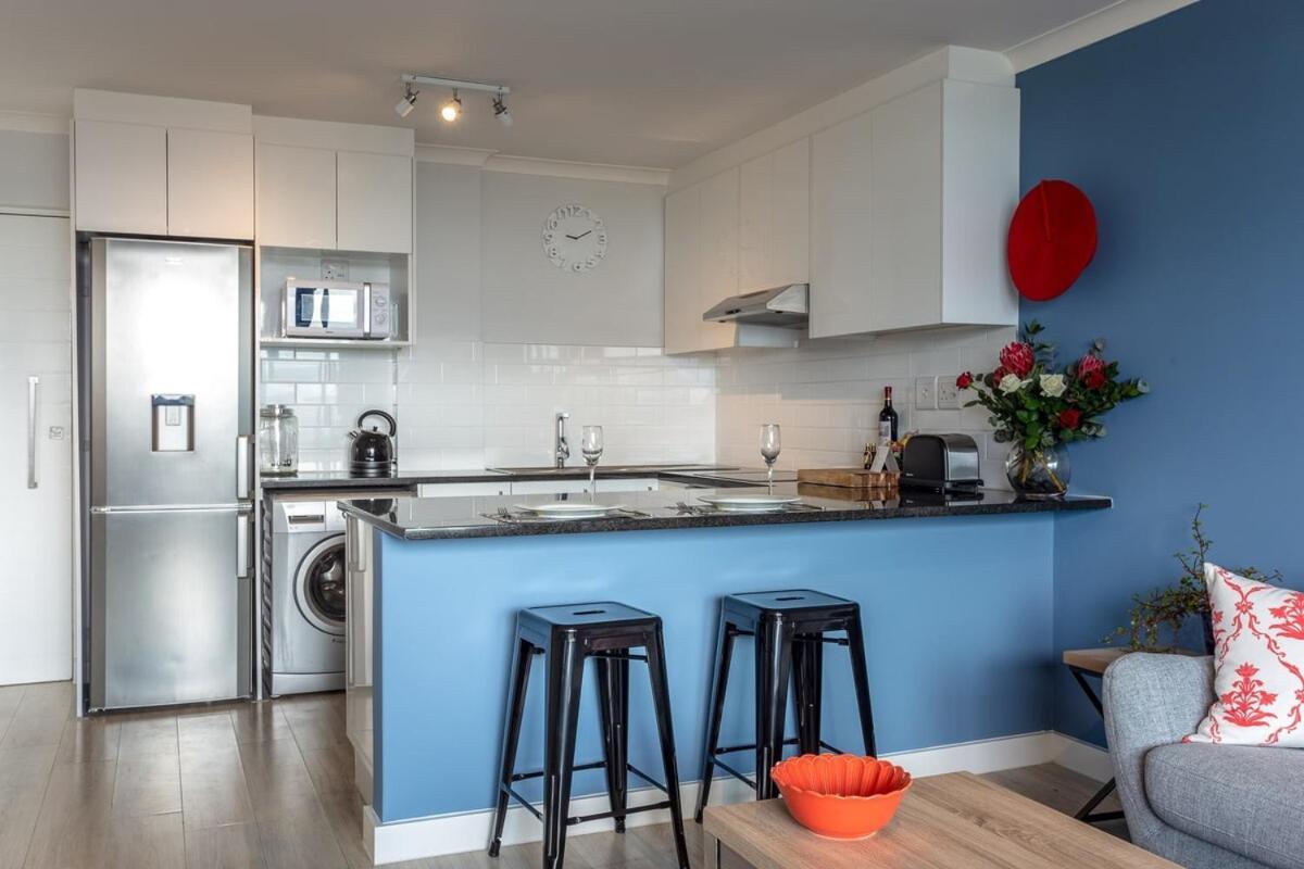 Apartment Tranquil, Spacious, Quiet Trendy With A View Cape Town
