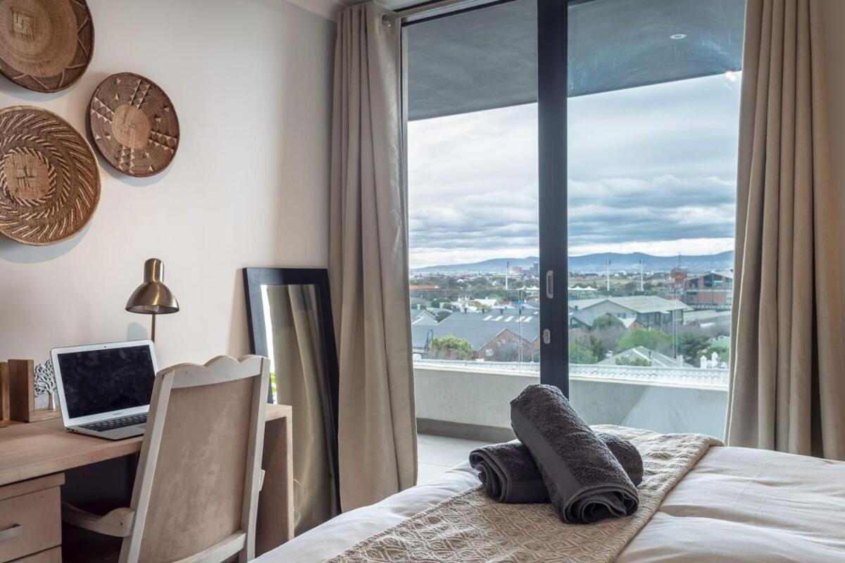 Tranquil, Spacious, Quiet Trendy With A View Cape Town