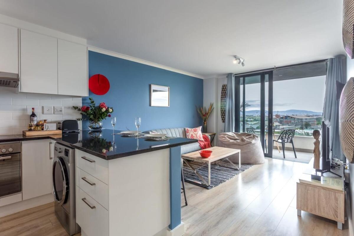 Tranquil, Spacious, Quiet Trendy With A View Apartment Cape Town
